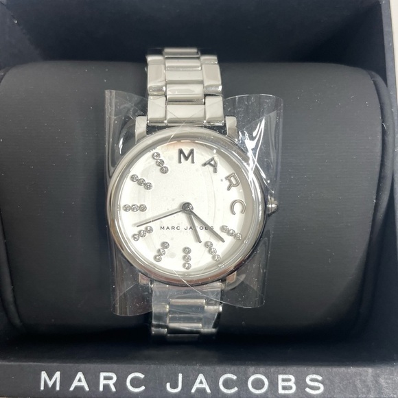 Marc Jacobs Women's MJ3566 'Roxy' Stainless Steel Watch - Picture 3 of 9